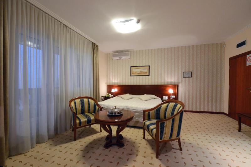 Suite with Free Parking image 3