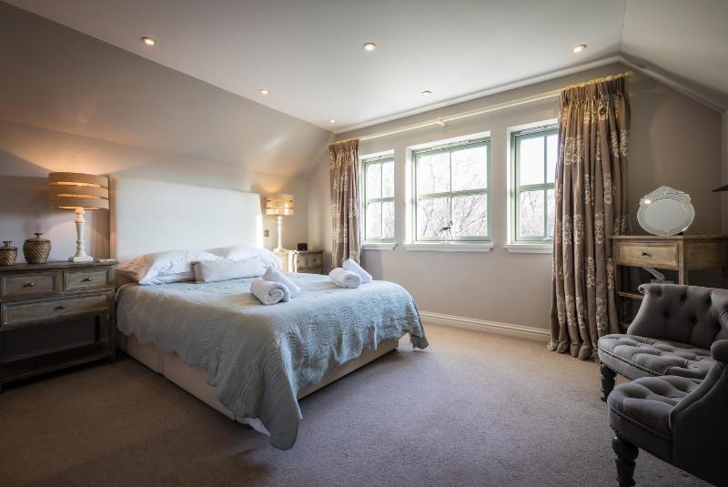 Large Double Room image 3