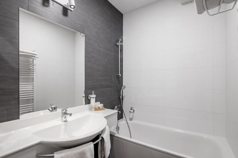 Standard Double Room image 2