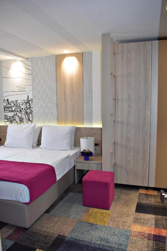 Double Room image 2