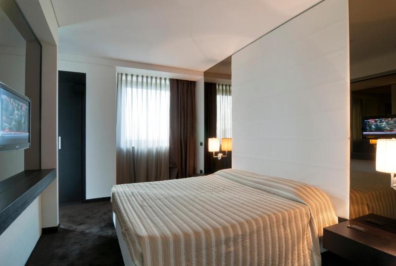 Double Room image 3
