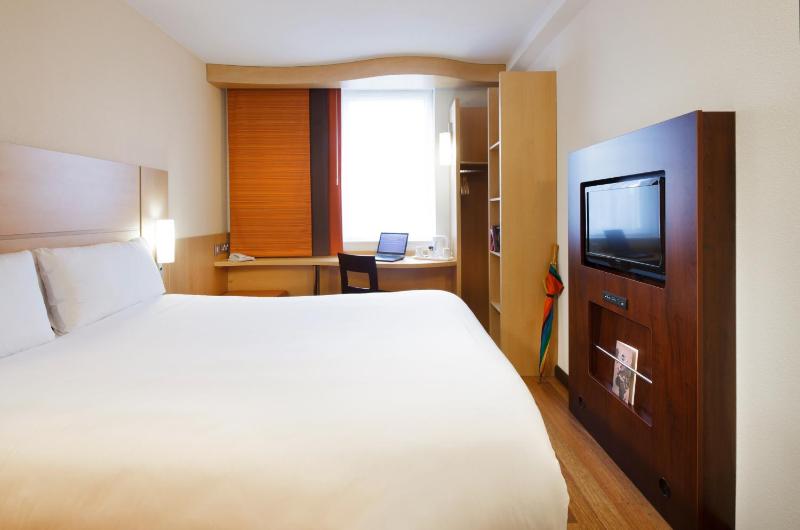 Standard Double Room with City View image 2