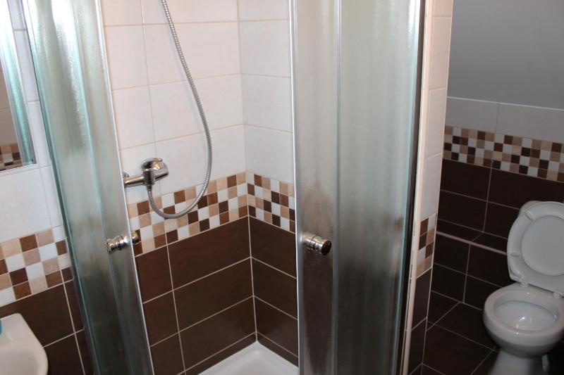 Twin Room image 3