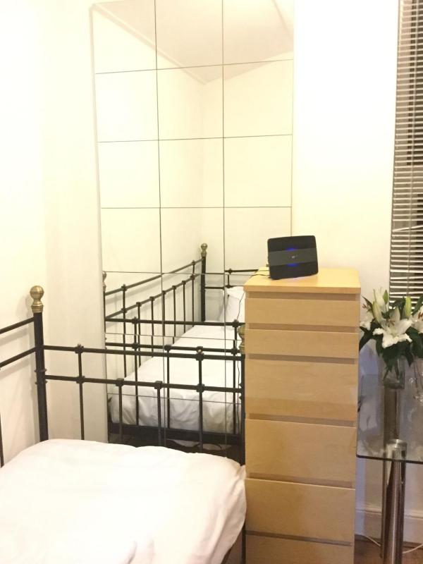 Single Room with Shared Bathroom image 2