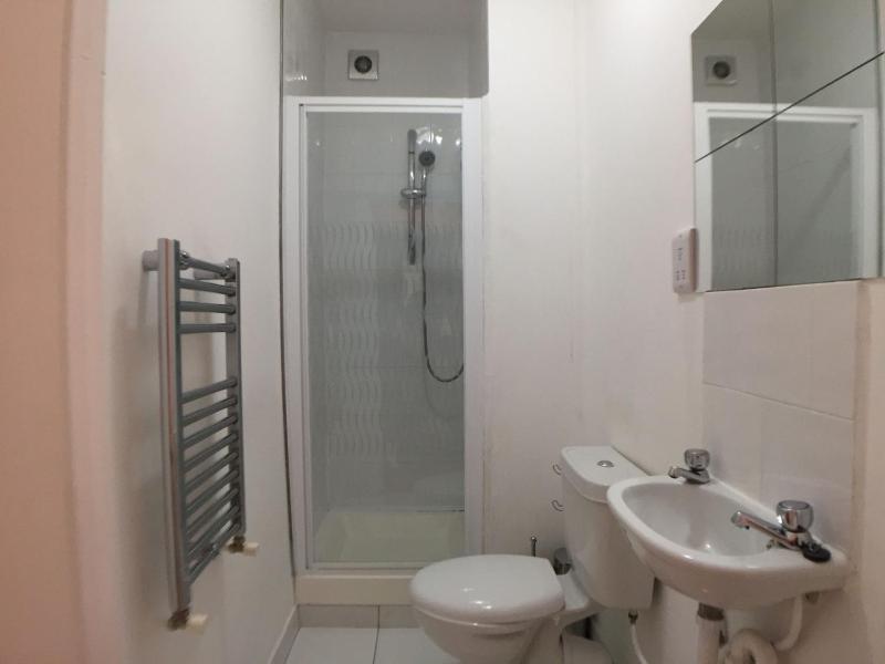 Large Double Room with Shared Bathroom image 1