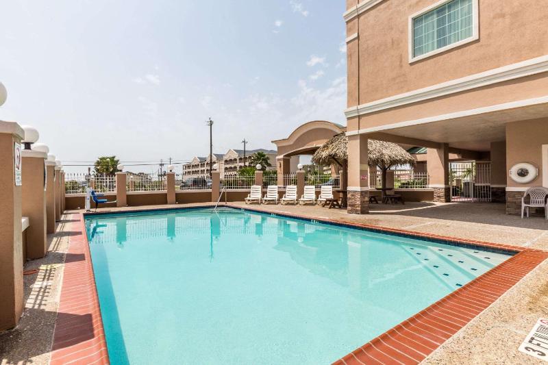 Baymont by Wyndham Galveston - image 4