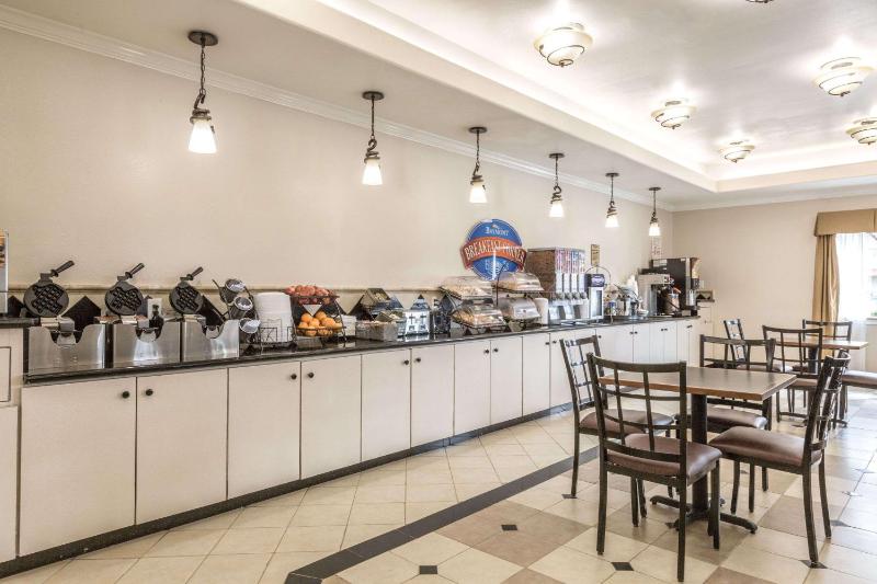 Baymont by Wyndham Galveston - image 30