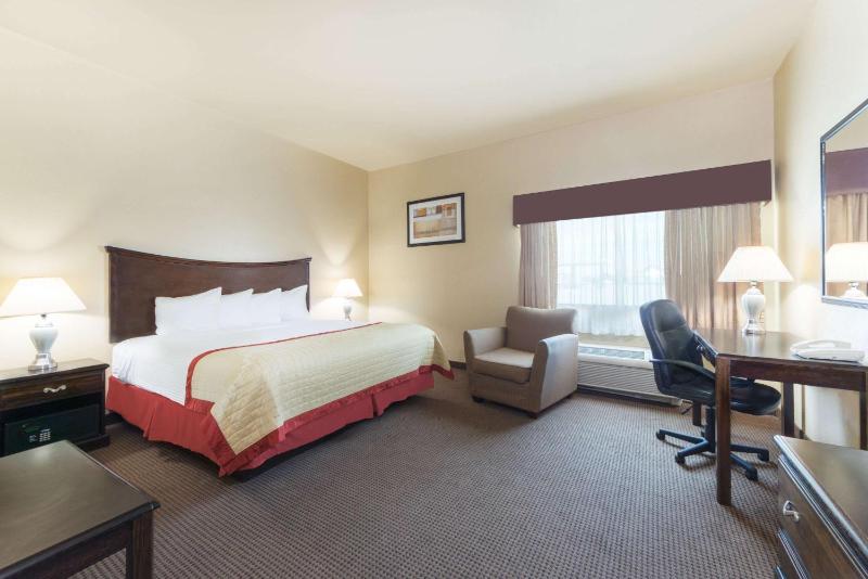King Room - Disability Access - Non-Smoking image 1