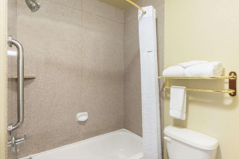 One-Bedroom King Suite with Two King Beds - Non-Smoking image 3