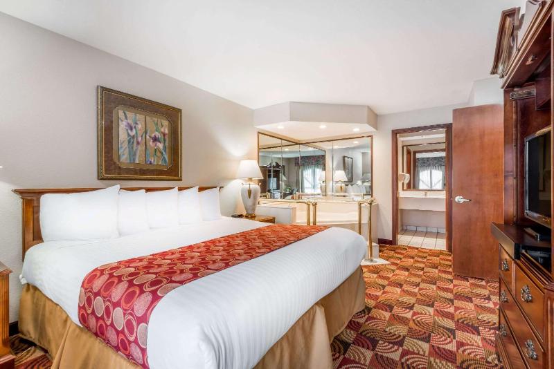 Presidential King Suite with Jettet Tub - Non-Smoking image 1