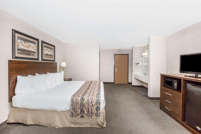 King Studio Suite, Non-Smoking image 3