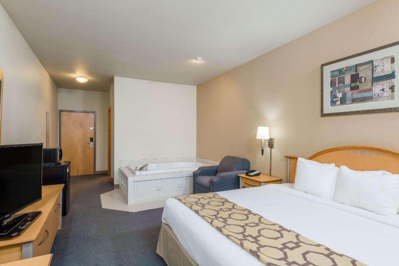 Deluxe King Room - Non-Smoking image 1
