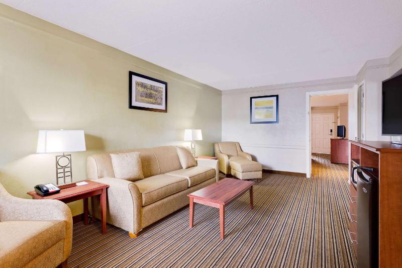 Deluxe Double Suite - Non-Smoking image 2