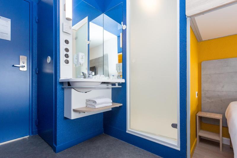 Double Room image 4