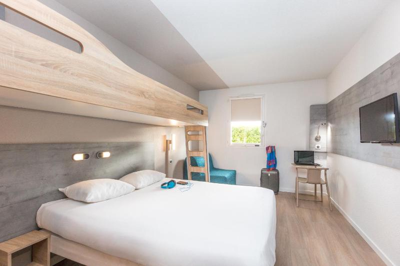 Quadruple Room image 4