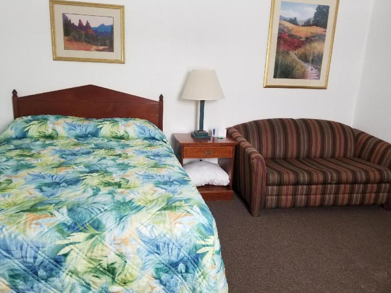 Queen Room image 4