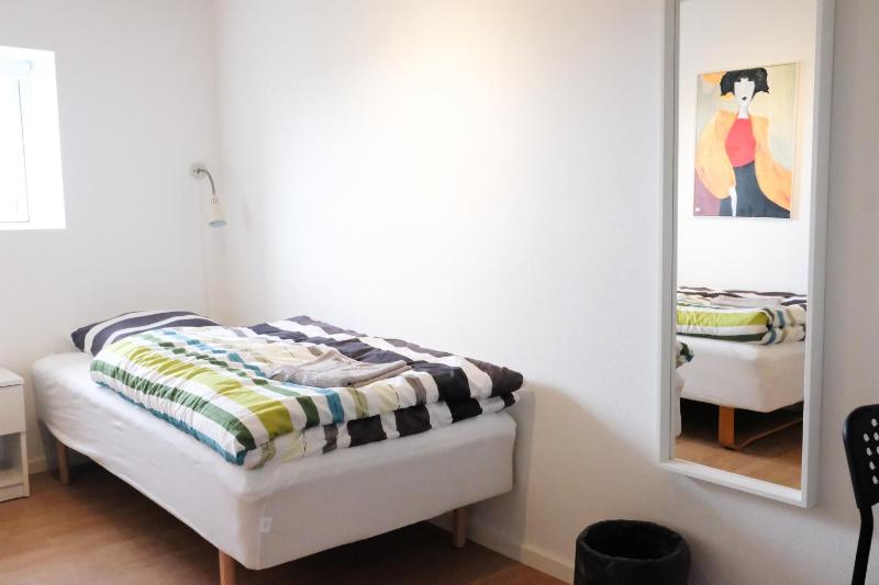 Single Room with Shared Shower and Toilet image 3