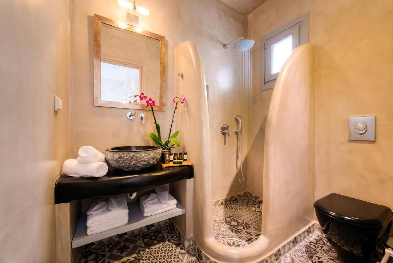 Junior Suite with Outdoor Hot Tub image 3