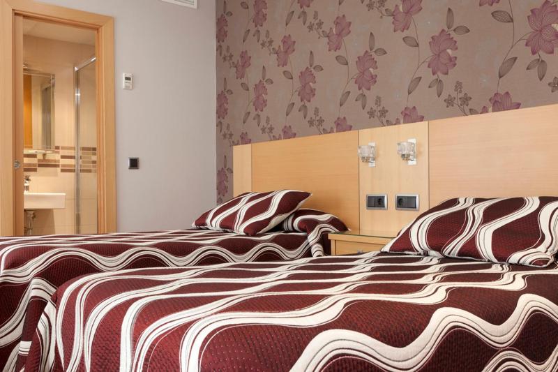 Twin Room image 2