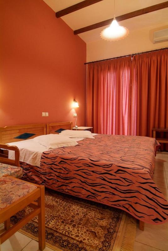 Single Room with Main Street View image 3