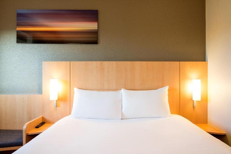 Standard Double Room image 4