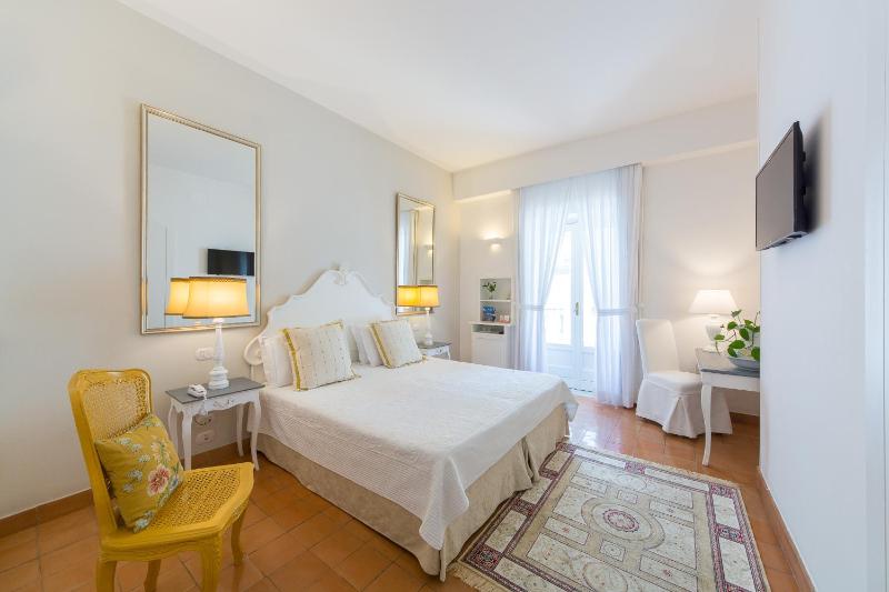 Comfort Triple Room image 2