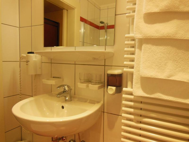 Double Room image 3