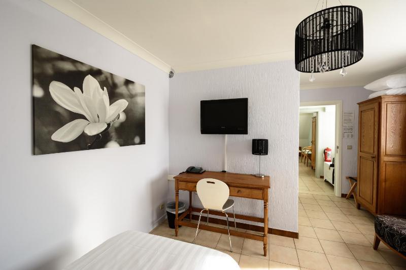 Double Room image 1
