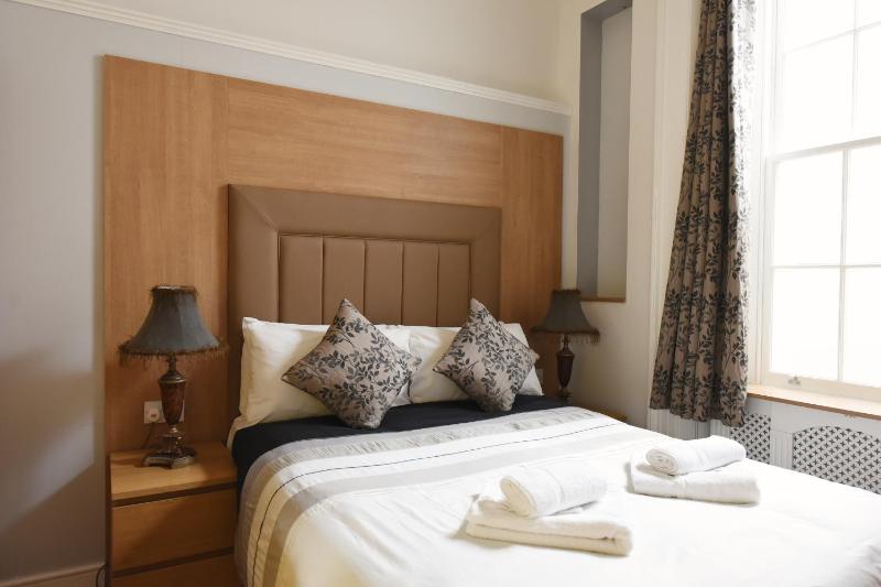 Quadruple Room image 3