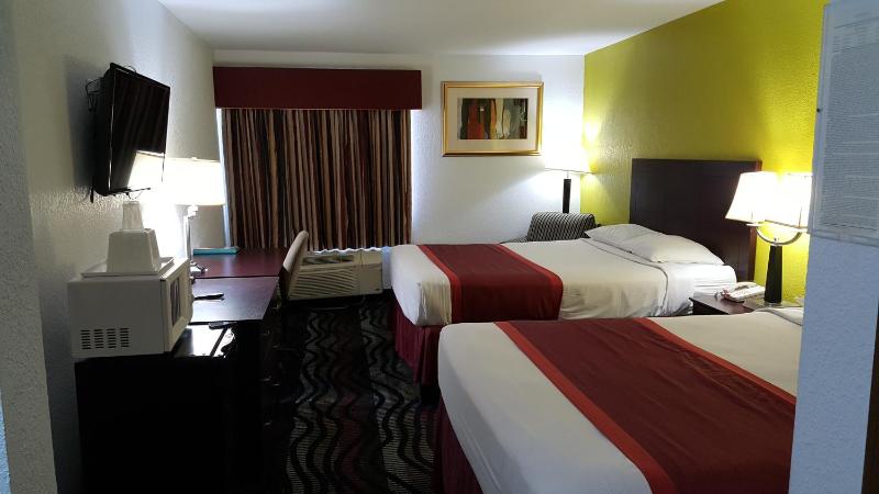 Queen Room with Two Queen Beds image 2