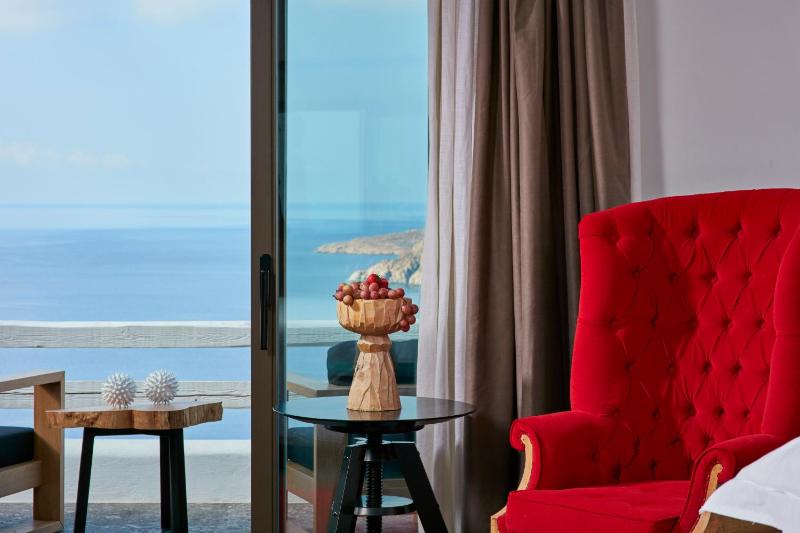 Mystique suite sea view room image 1