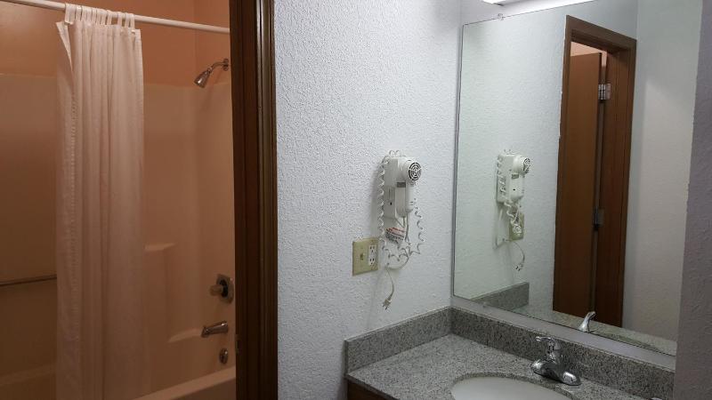 Queen Suite with Two Queen Beds image 4