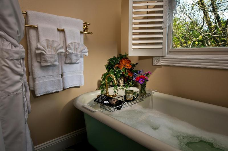 Double Room image 3