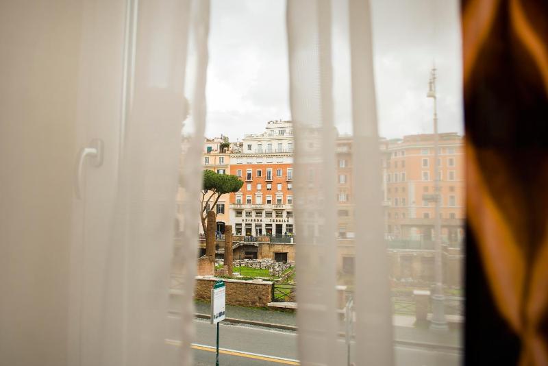 Deluxe Double Room image 4