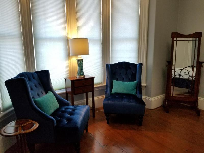 Queen Room - Painted Lady image 2