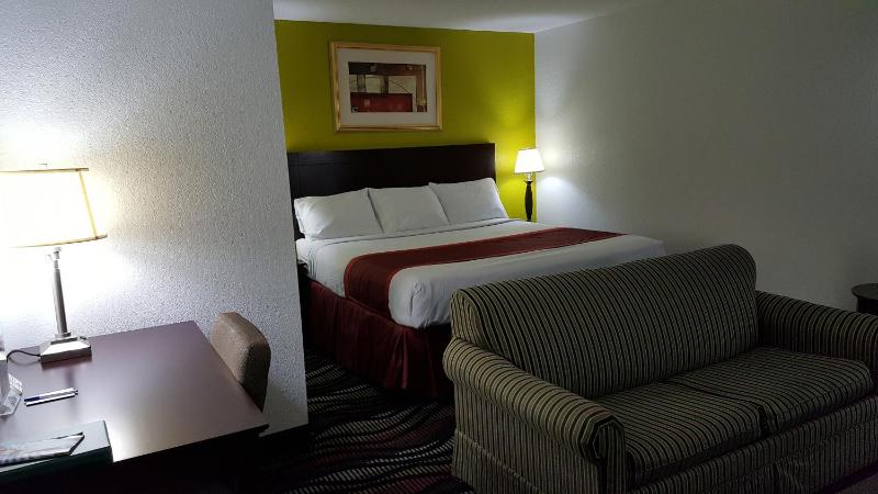 Queen Room with Spa Bath image 2