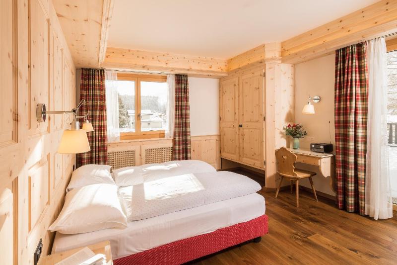 Superior Double Room with Balcony image 1