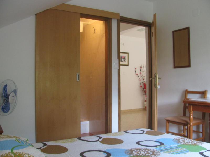 Twin Room image 2