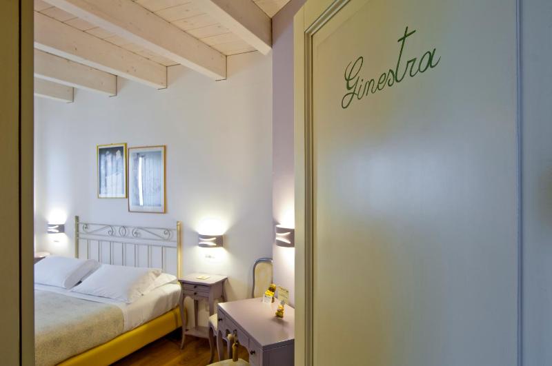 Double or Twin Room image 2