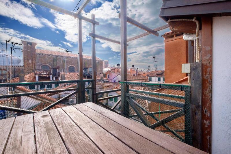 Two-Bedroom Apartment - Split Level image 3