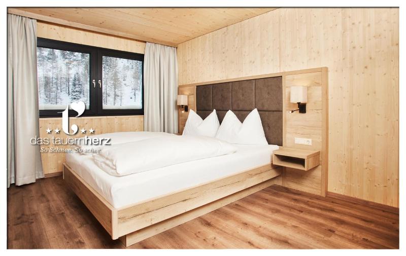Big One-Bedroom Apartment image 2