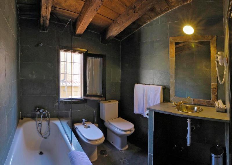 Quadruple Room image 2