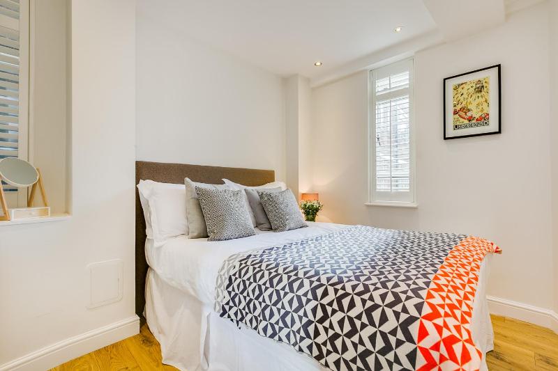 One-Bedroom Apartment image 4