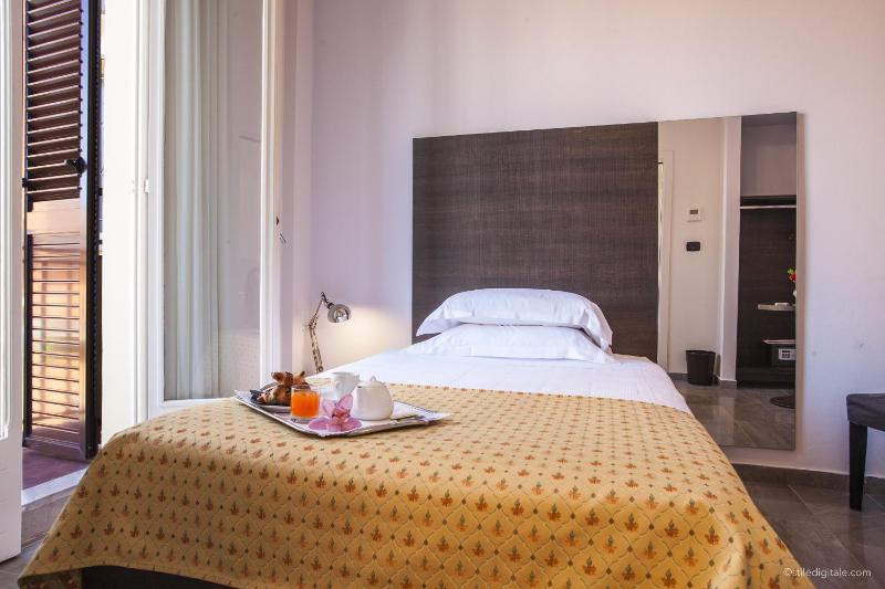 Single Room image 3