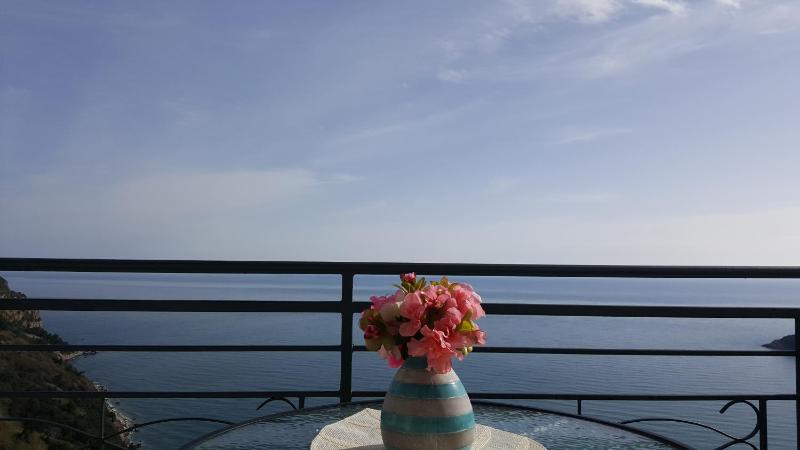 Studio with Balcony and Sea View (3 Adults) image 4