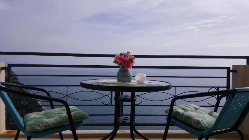 Studio with Balcony and Sea View (3 Adults) image 2