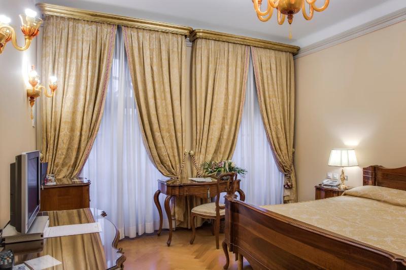 Superior Double Room image 1