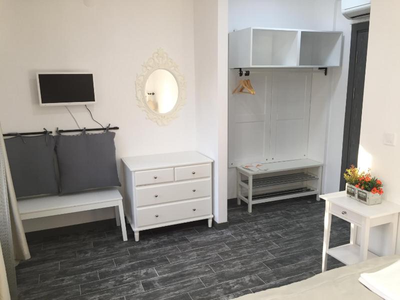 Standard Family Room image 2