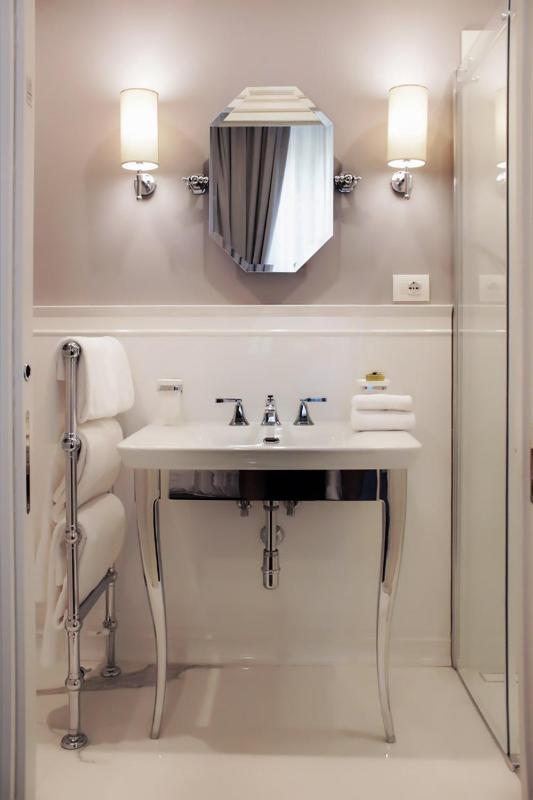 Suite with Balcony image 3
