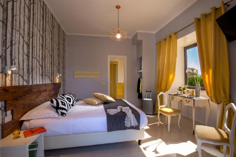 Double Room image 1